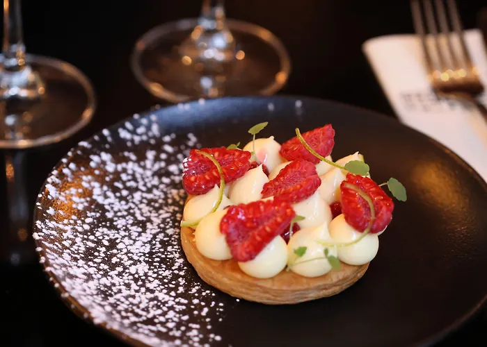 ホテル オテル デ バｰス ピレネー